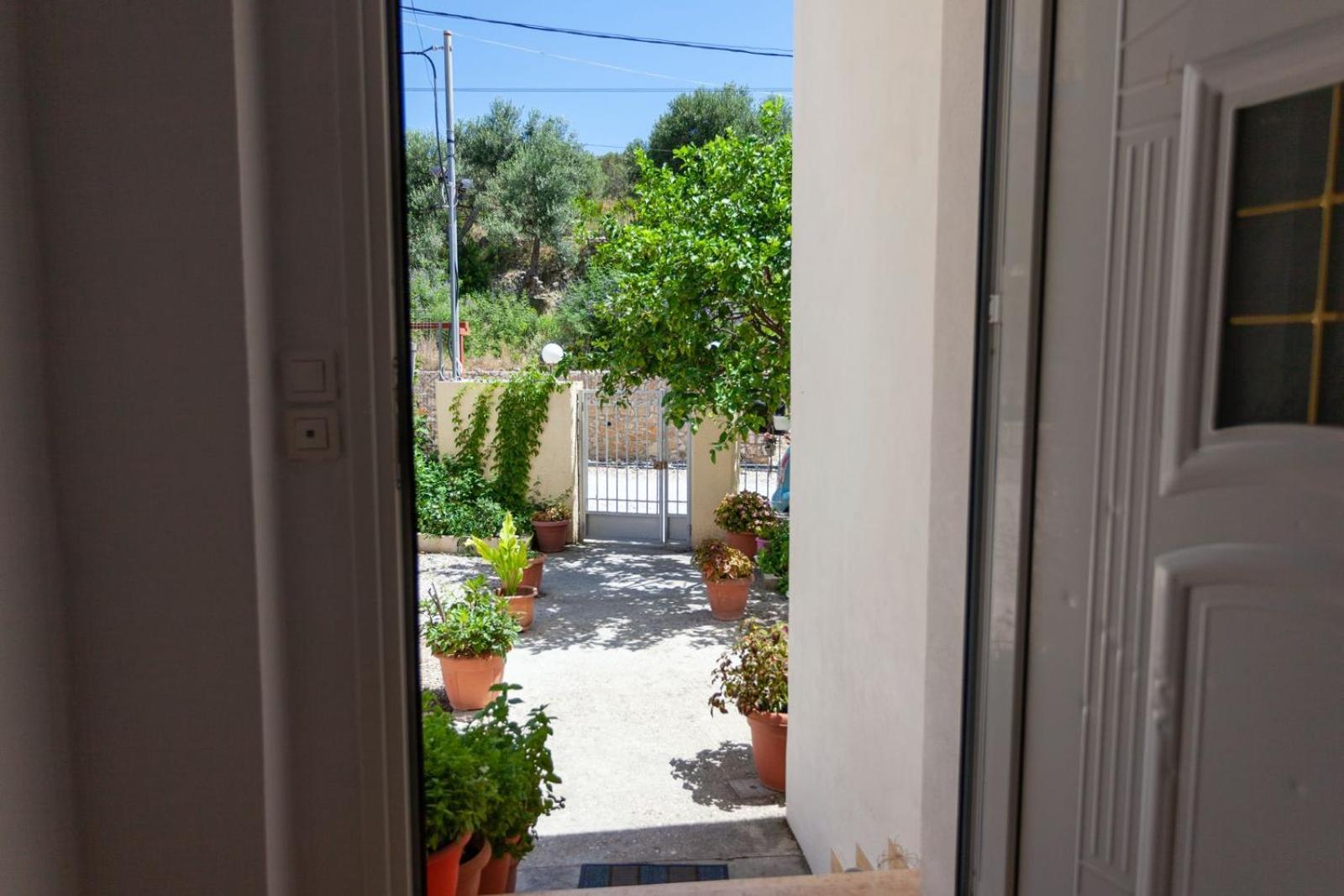 Zacharias Apartments Himare Exteriör bild