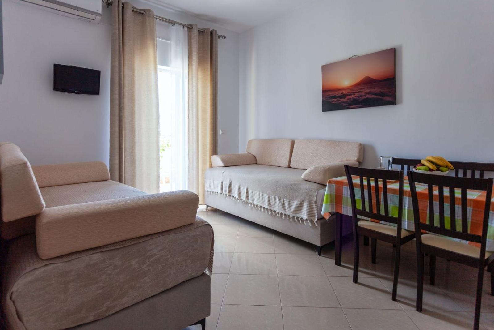Zacharias Apartments Himare Exteriör bild