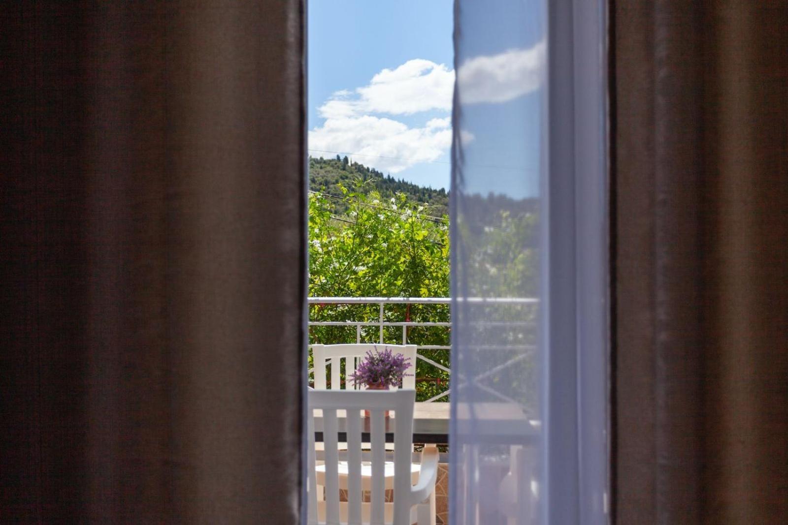 Zacharias Apartments Himare Exteriör bild