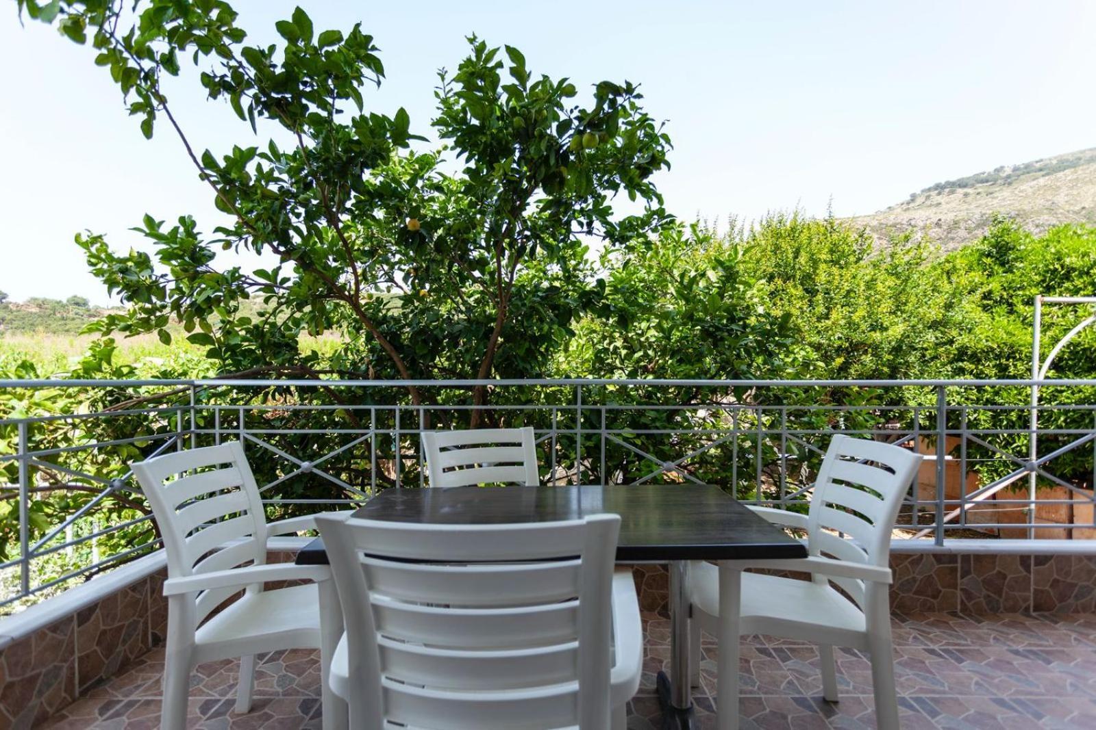 Zacharias Apartments Himare Exteriör bild