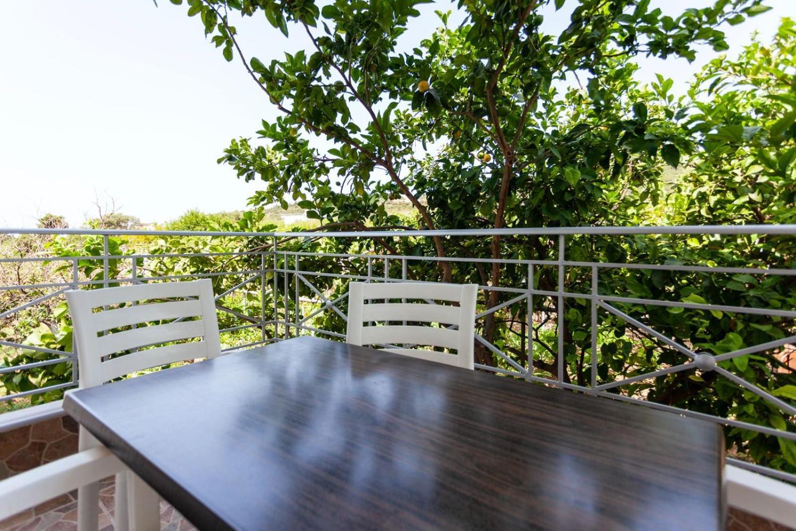 Zacharias Apartments Himare Exteriör bild