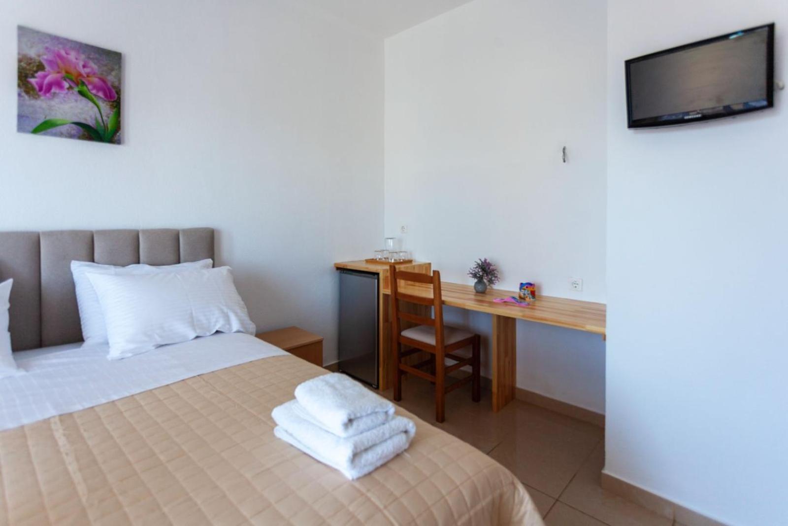 Zacharias Apartments Himare Exteriör bild