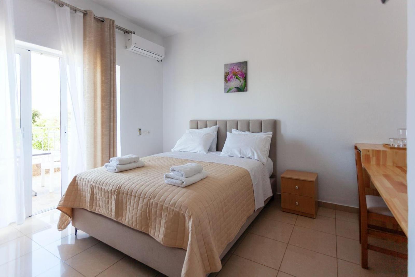 Zacharias Apartments Himare Exteriör bild